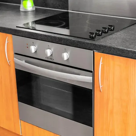 - Chinatown - Private Balcony - Secure Parking - Netflix - Wifi - 14a Apartment